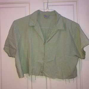 Cropped collared button up